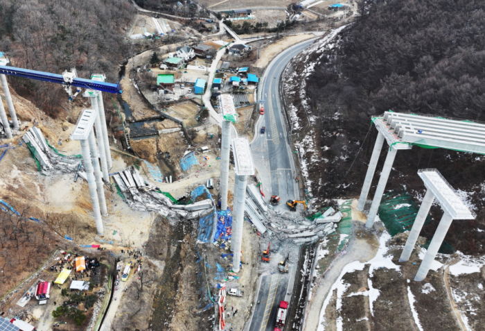 4 dead, 6 injured after bridge collapses at highway construction site in S. Korea