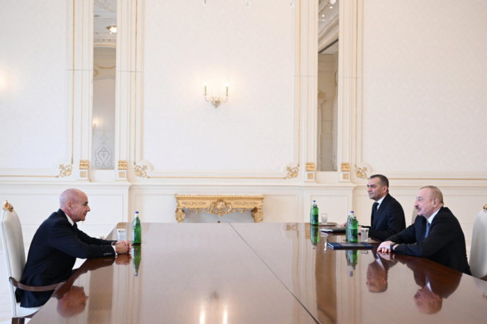   Presidente Ilham Aliyev recibe al presidente de la Federación Internacional de Esquí y Snowboard  