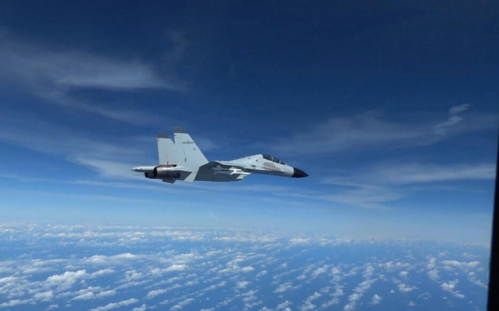 Un avion de combat chinois repéré par l’Australie en mer méridionale de Chine