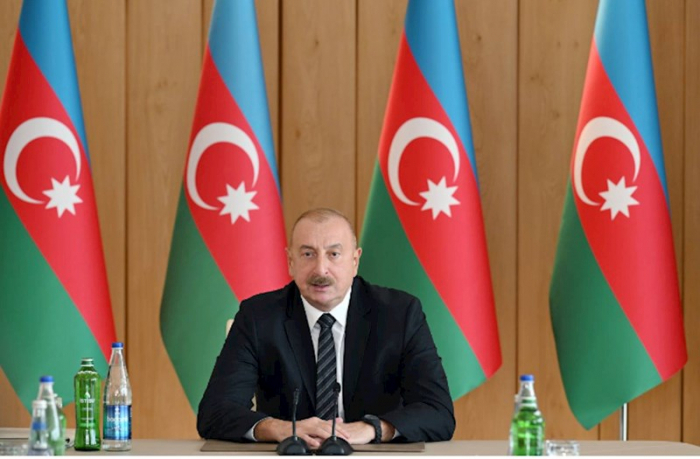   Presidente de Azerbaiyán felicitó al Presidente de Serbia  