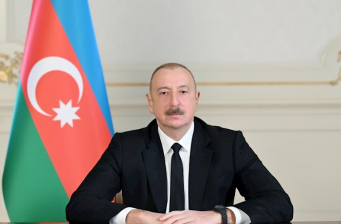  Le président Ilham Aliyev félicite l