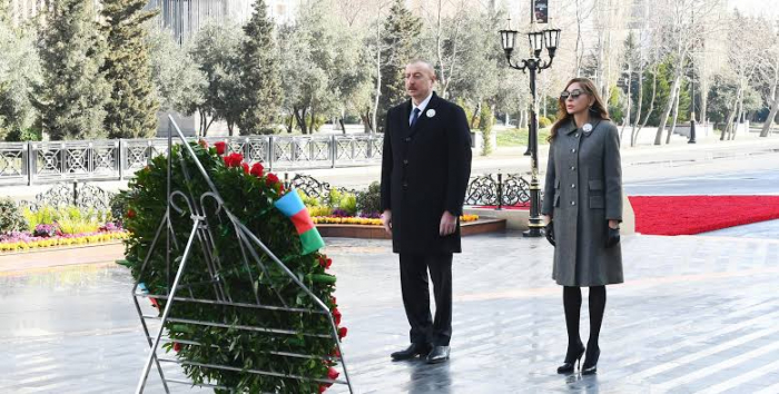   Ilham Aliyev und Mehriban Aliyeva besuchten das Denkmal des Völkermords von Chodschali  