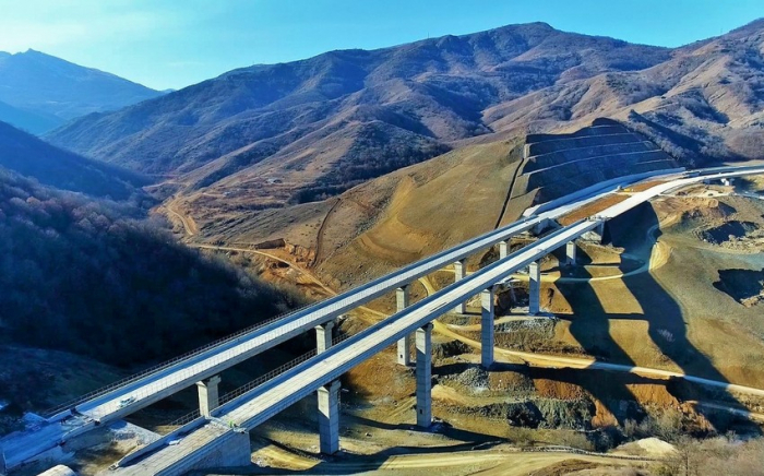   Im vergangenen Jahr wurden in den befreiten Gebieten Aserbaidschans 3.000 km Straßen gebaut  