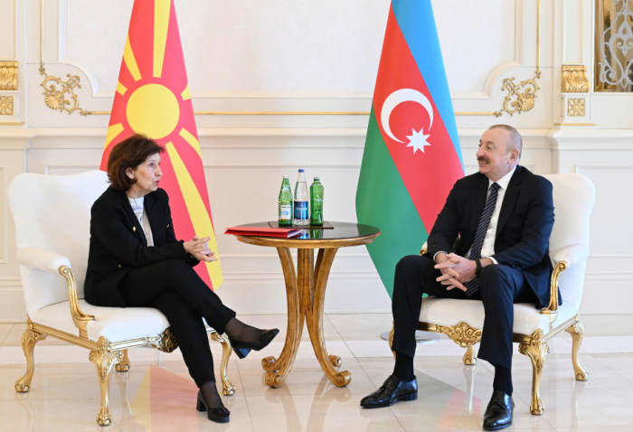  El Presidente de Azerbaiyán y la Presidenta de Macedonia del Norte se reúnen cara a cara 