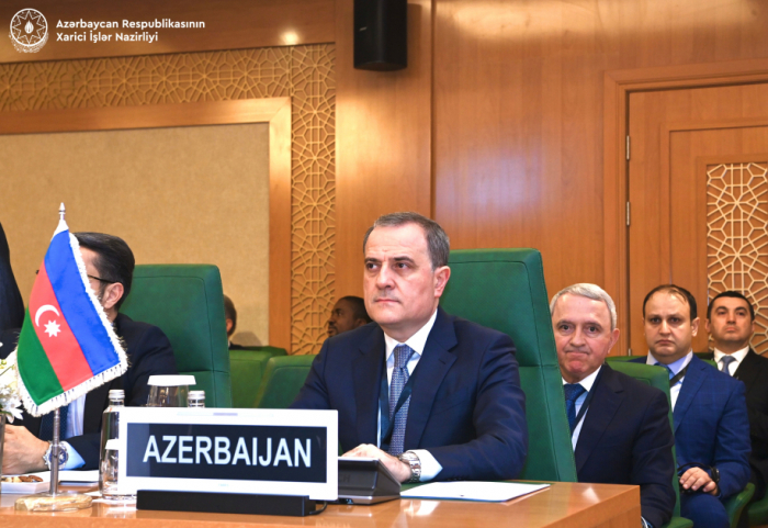 Canciller azerbaiyano explica la posición de Azerbaiyán sobre Palestina en la sesión de la OCI