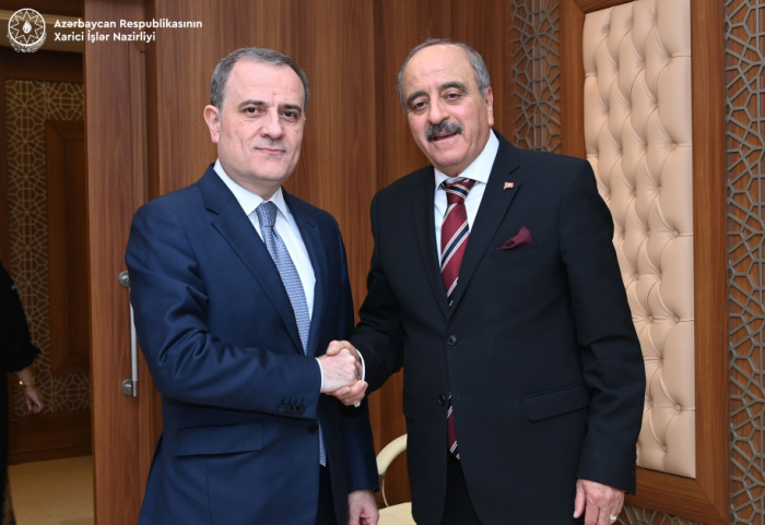  Ministro de Asuntos Exteriores azerbaiyano se reúne con su homólogo tunecino 