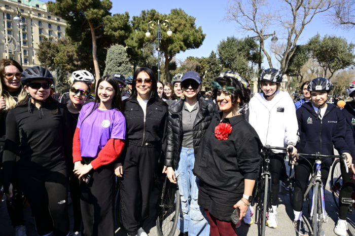  Bakú acoge una marcha ciclista con motivo del Día Internacional de la Mujer 