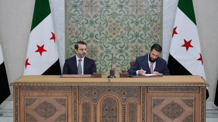 Le président syrien signe une déclaration constitutionnelle pour une transition de 5 ans