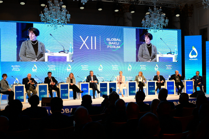   Am zweiten Tag des Globalen Baku-Forums findet eine Podiumsdiskussion zum Thema „Weg zum Frieden“ statt  