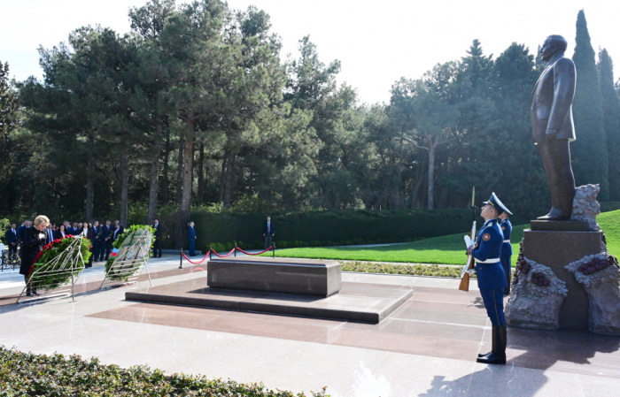 La présidente du Conseil de la Fédération de l’Assemblée fédérale russe visite l’Allée d’Honneur