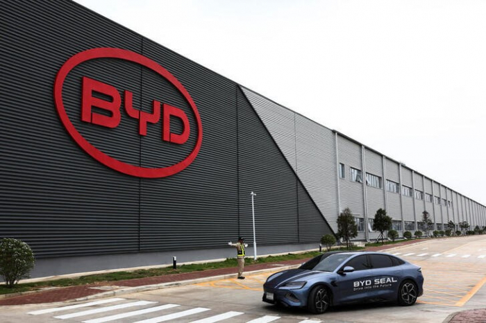 China EV giant BYD soars after 5-minute charging platform unveiled