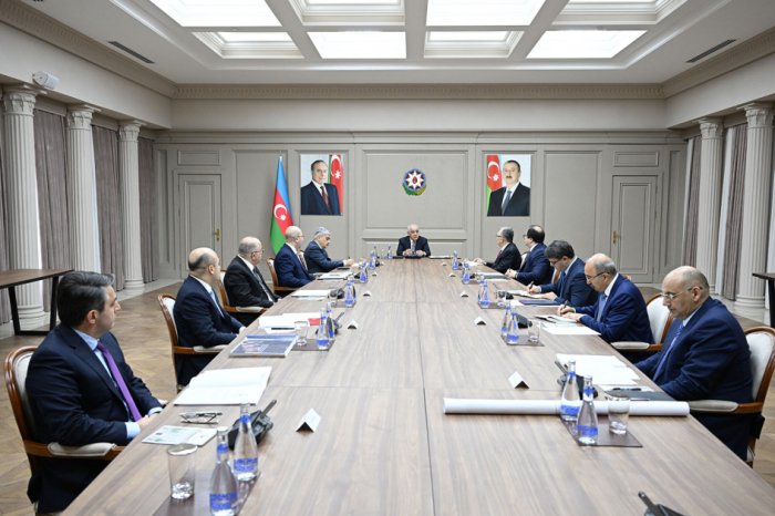 Ali Asadov holds meeting to discuss buildings in critical condition