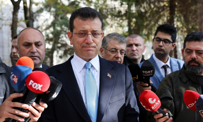  Police arrest Istanbul mayor over alleged corruption and terror links 