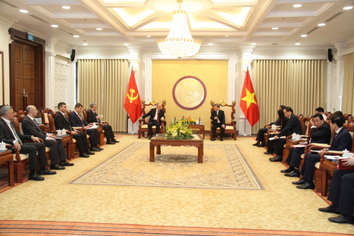 Azerbaijan’s Prosecutor General holds several meetings in Vietnam