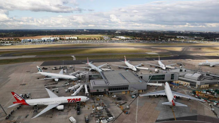 L’aéroport de Londres-Heathrow fermé vendredi en raison d’une panne d’électricité due à un incendie