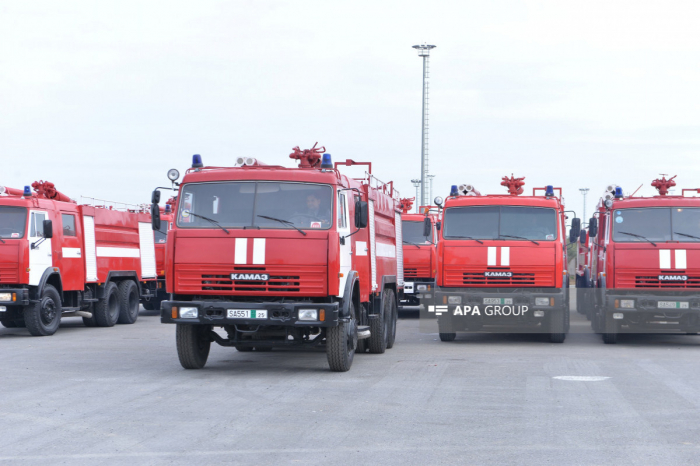    FHN Qırğızıstana təmənnasız 10 xüsusi təyinatlı yanğınsöndürmə avtomobili göndərib    - FOTO      