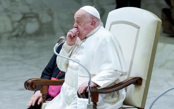 Le pape François victime de deux crises respiratoires «aiguës» ce lundi