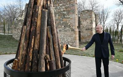  El Presidente y la Primera Dama encendieron una hoguera festiva en el distrito de Agdere 