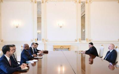  El Presidente Ilham Aliyev recibió al Secretario General de la Organización de Cooperación Económica D-8 