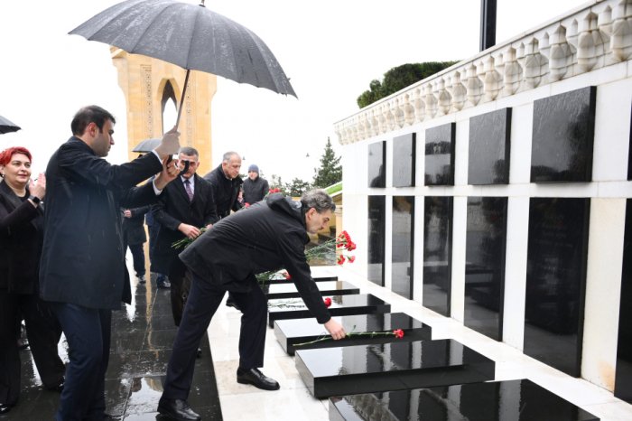  Georgian President commemorates Azerbaijani martyrs in Baku 