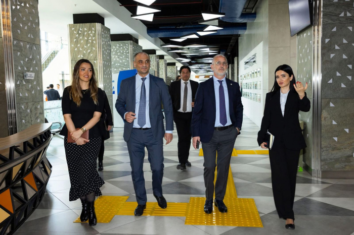 İtaliyalı parlamentarilər  “ASAN xidmət”də  
