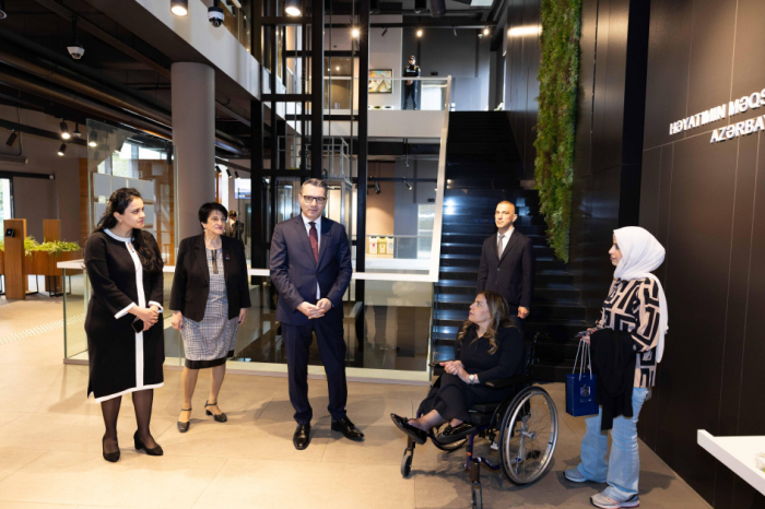  Delegaciones de Jordania y Yibuti visitan la Agencia "DOST" en Bakú 