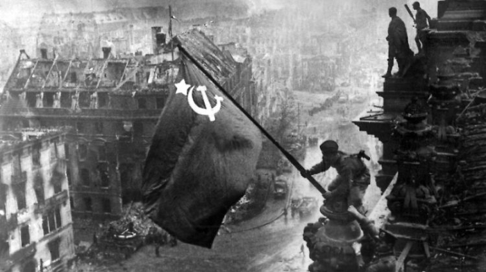   Als die Sowjet-Fahne über dem Reichstag wehte  