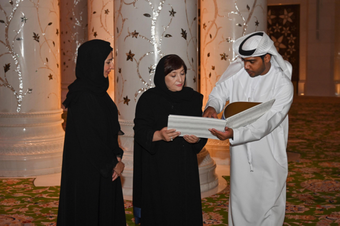   Aserbaidschanische Parlamentsdelegation besucht die Scheich-Zayid-Moschee in Abu Dhabi  
