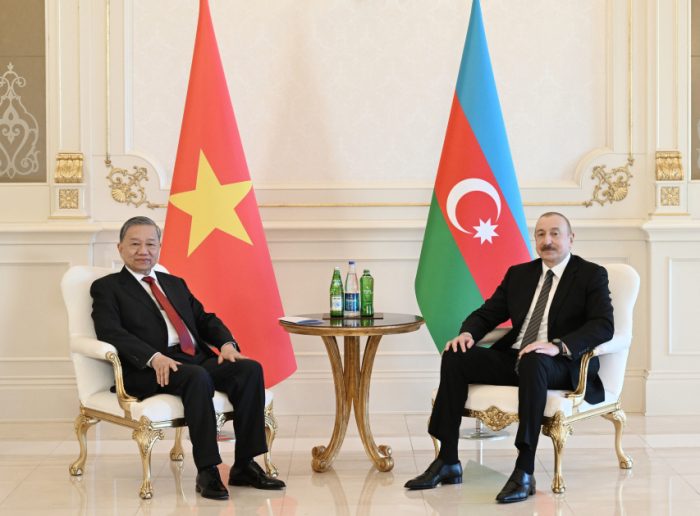 El Presidente de Azerbaiyán mantuvo una reunión en formato limitado con el Secretario General del Comité Central del Partido Comunista de Vietnam El Presidente de Azerbaiyán mantuvo una reunión en formato limitado con el Secretario General del Comité Central del Partido Comunista de Vietnam