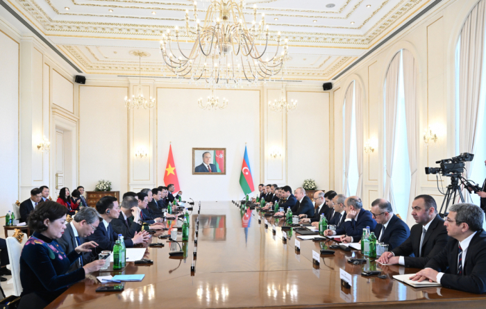Réunion élargie du président azerbaïdjanais et du secrétaire général du Comité central du Parti communiste vietnamien Réunion élargie du président azerbaïdjanais et du secrétaire général du Comité central du Parti communiste vietnamien