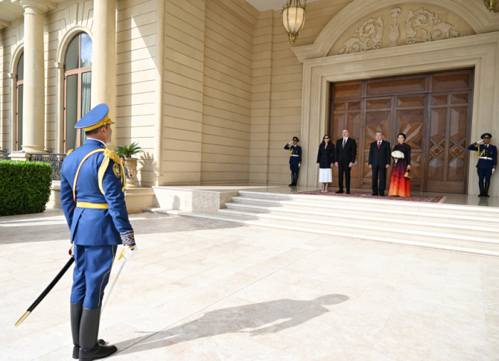  Ceremonia oficial de bienvenida al Secretario General del Partido Comunista de Vietnam en Bakú 