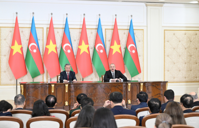   Los Jefes de Estado de Azerbaiyán y Vietnam hacen declaraciones a la prensa  