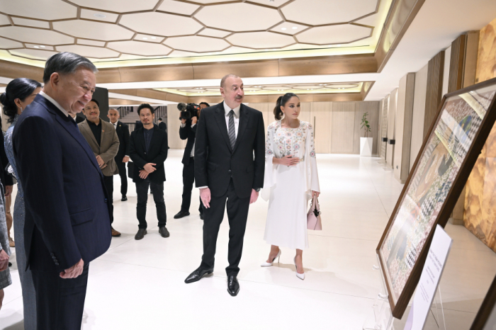 Leaders of Azerbaijan and Vietnam viewed exhibition of Vietnamese paintings