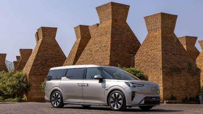   Volvo EM90 - kantiger Koloss mit plüschigem Inneren  