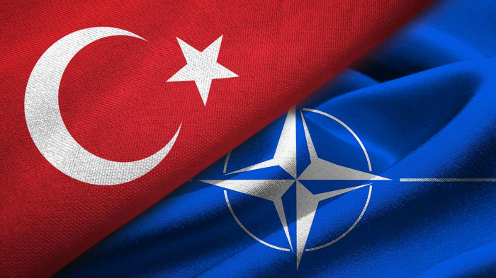   Zum ersten Mal in der Geschichte der NATO wurde ein Türke zum Generaldirektor gewählt.  