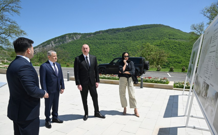  Ilham Aliyev und Mehriban Aliyeva nahmen an der Eröffnung der Moschee im Dorf Daschalti teil 