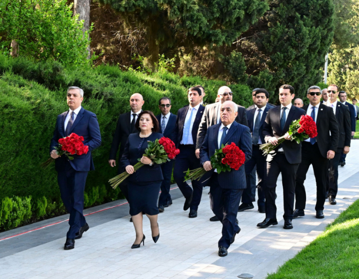   Les représentants d’Etat et de gouvernement rendent hommage au leader national Heydar Aliyev  