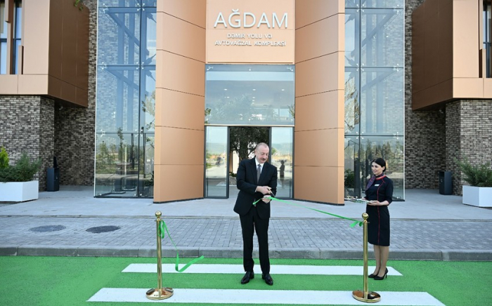  Ilham Aliyev nahm an der Eröffnung des Eisenbahn- und Busbahnhofkomplexes von Aghdam teil 
