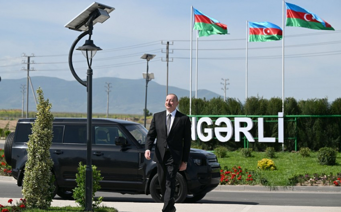 Ilham Aliyev traf sich mit Bewohnern, die in das Dorf Kangarli in Aghdam Ilham Aliyev traf sich mit Bewohnern, die in das Dorf Kangarli in Aghdam