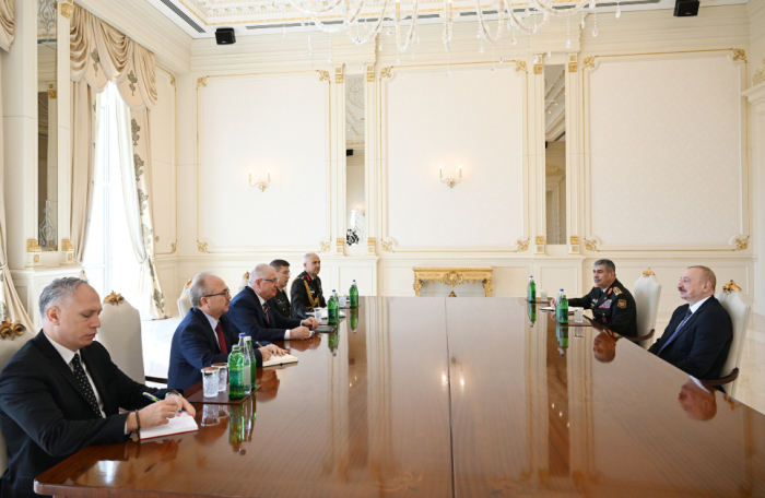 Le président azerbaïdjanais a reçu le ministre turc de la Défense nationale Le président azerbaïdjanais a reçu le ministre turc de la Défense nationale