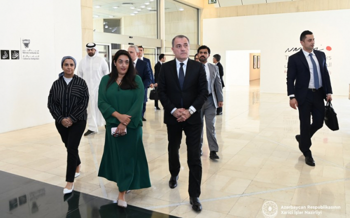  Jeyhun Bayramov besuchte das Bahrain National Museum und das "Al-Madar"-Zentrum des Außenministeriums  