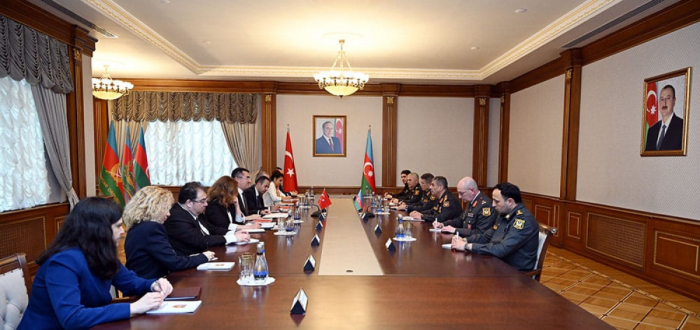   Aserbaidschans Verteidigungsminister trifft sich mit dem Generalsekretär des türkischen Nationalen Sicherheitsrates  