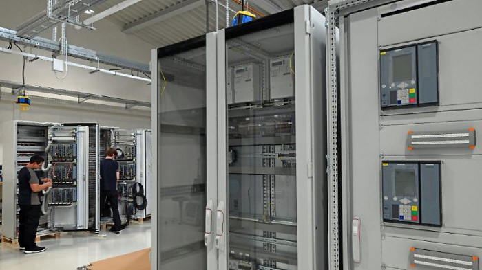   Siemens steigert Gewinn im zweiten Quartal deutlich  
