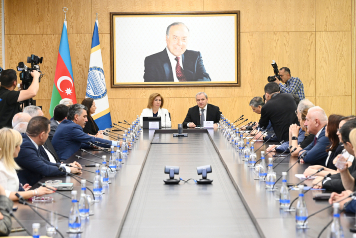 Təhsildə ənənəvi dəyərlərin qorunması müzakirə edilib    I FOTO   