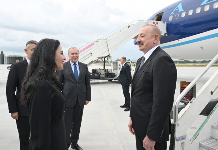   Präsident Aliyev trifft zu einem Arbeitsbesuch in Albanien ein  