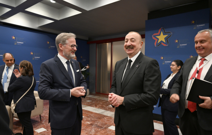  Präsident Aliyev trifft sich mit dem Premierminister der Tschechischen Republik in Tirana 
