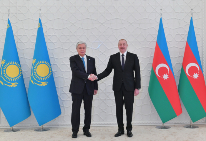   El Presidente de Azerbaiyán llamó a su par de Kazajistán  