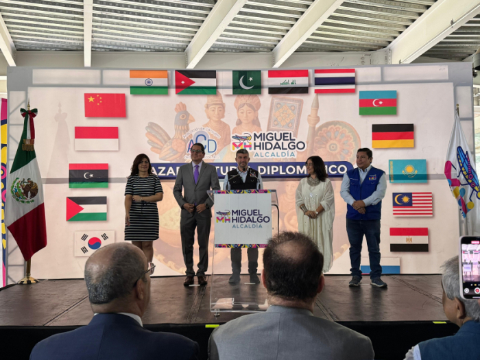  Azerbaiyán exhibe su riqueza cultural en feria diplomática internacional en México 