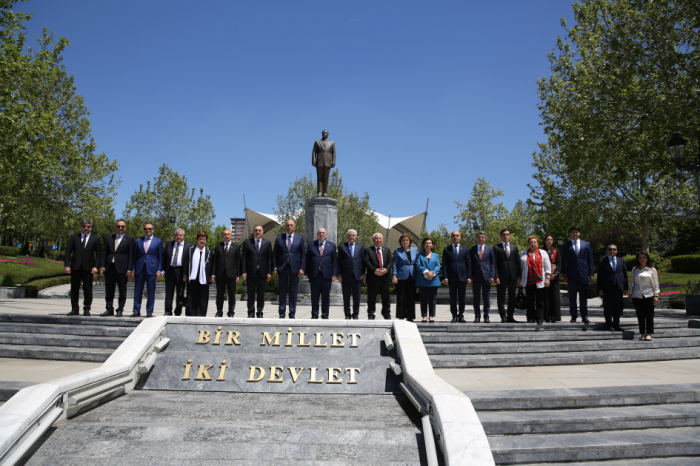 Una delegación azerbaiyana se encuentra en Ankara para participar en una conferencia internacional