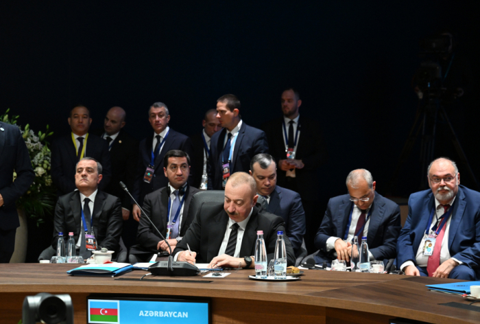 Zirvə görüşündə Bəyannamə imzalanıb Zirvə görüşündə Bəyannamə imzalanıb
